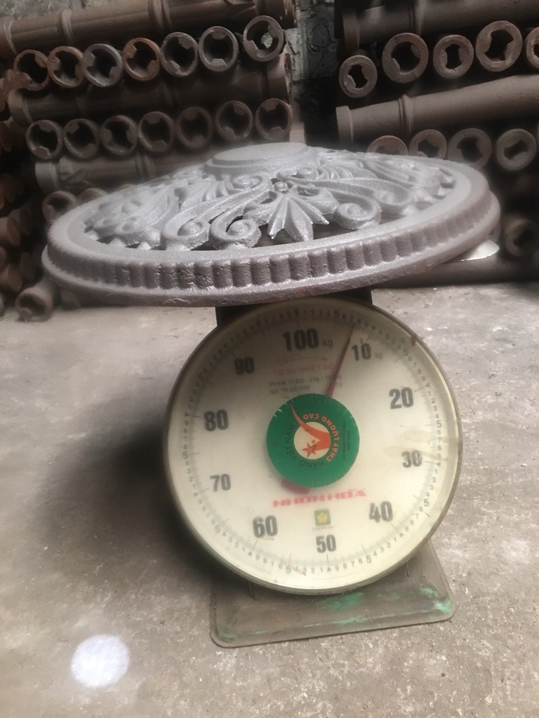 Đế chân bàn gang đúc - hoa cúc 7.5kg